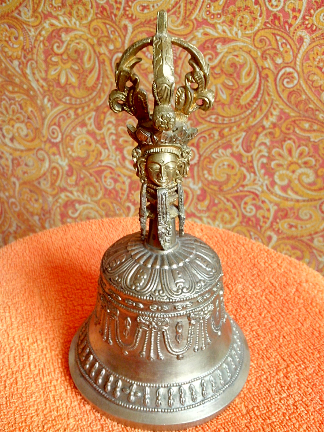 Буддистский колокол светлый