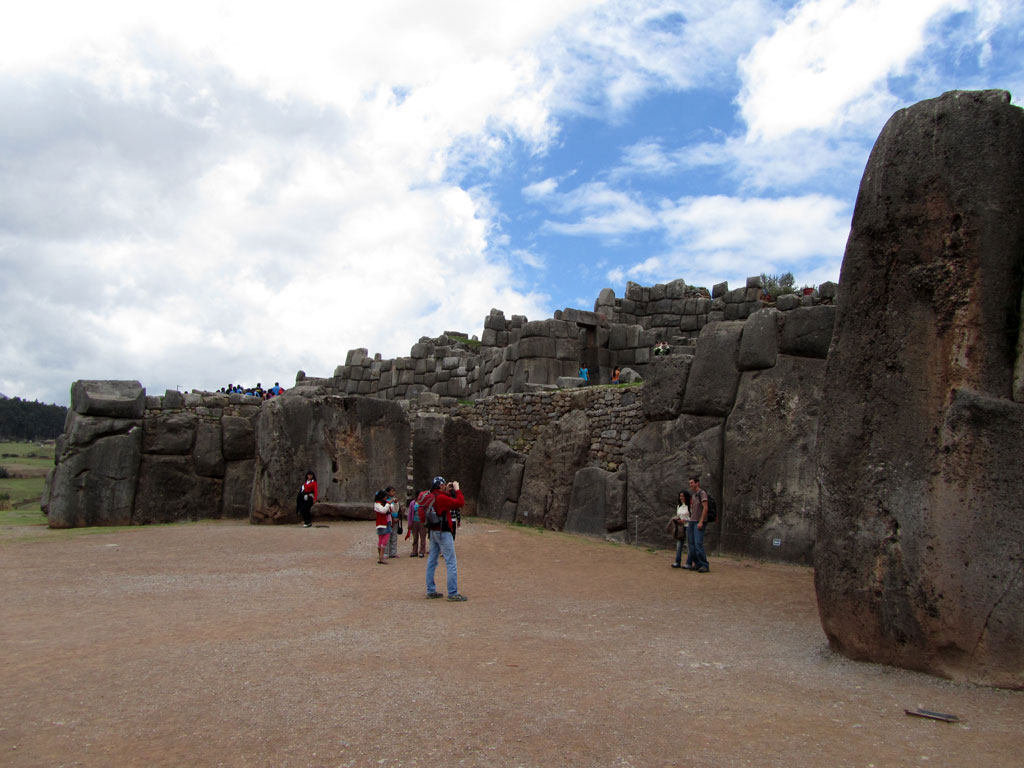 Саксайуаман (Sacsayhuaman) | У стен