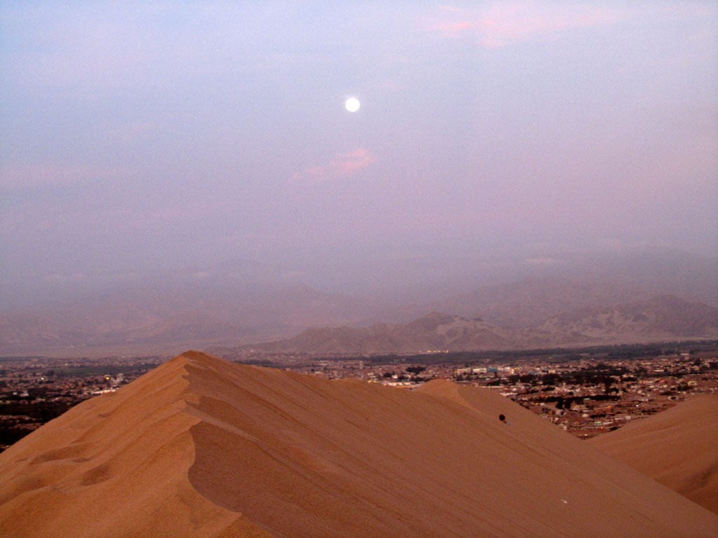 Пустыня Ика (Ica) | Луна над барханами