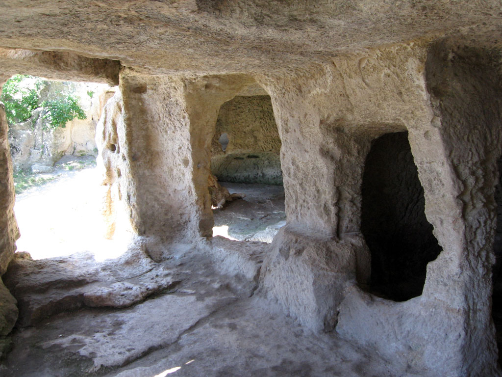 Пещеры Чуфут Кале