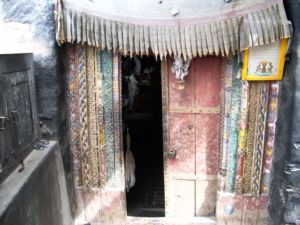 Вход в храм Майтрейи. Базго (Basgo Gompa)