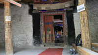 Монастырь Инса (Insa Gompa) | Вход в храм