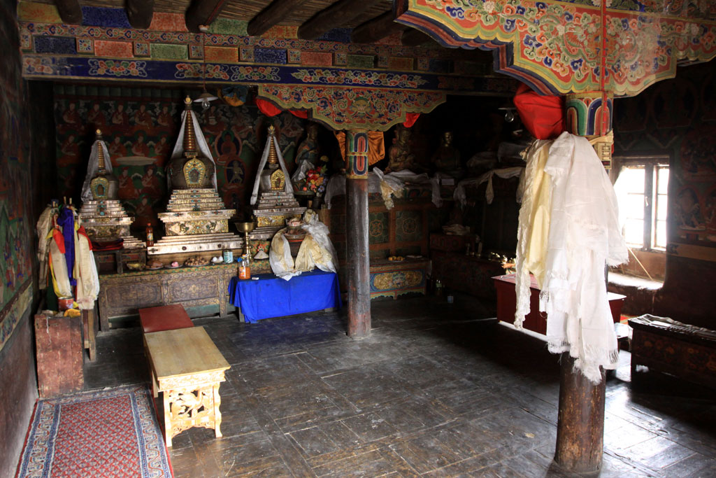 Алтарь малого храма Ламаюру