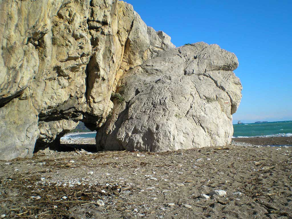 Ворота на пляж, Олимпос
