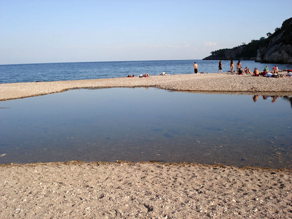 Пресный и соленый пляж, Олимпос